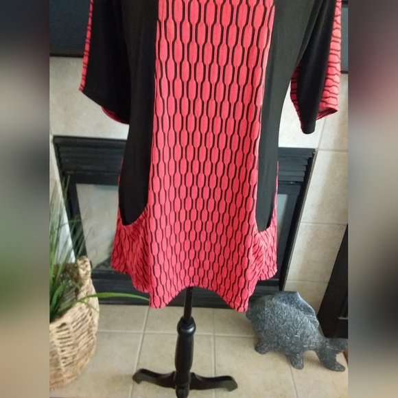 Coral and Black Tunic Top - Picture 3 of 11
